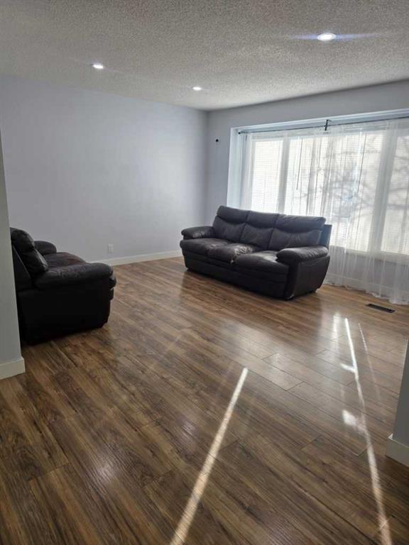 Additional image 5 of 192 Templevale Road NE, Calgary, AB, T1Y4W2