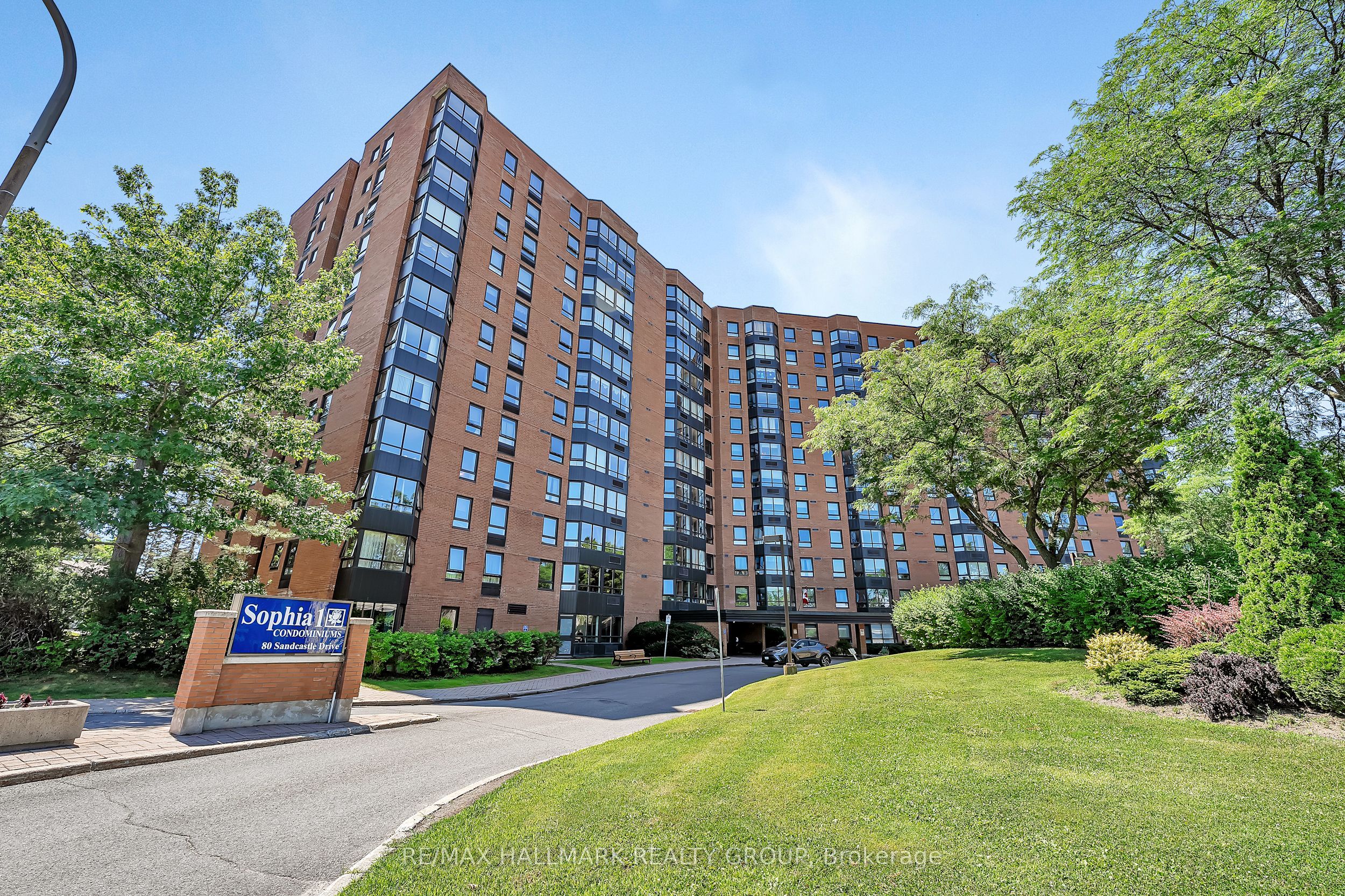 704-80 Sandcastle Drive, Ottawa, ON, K2H 9E7