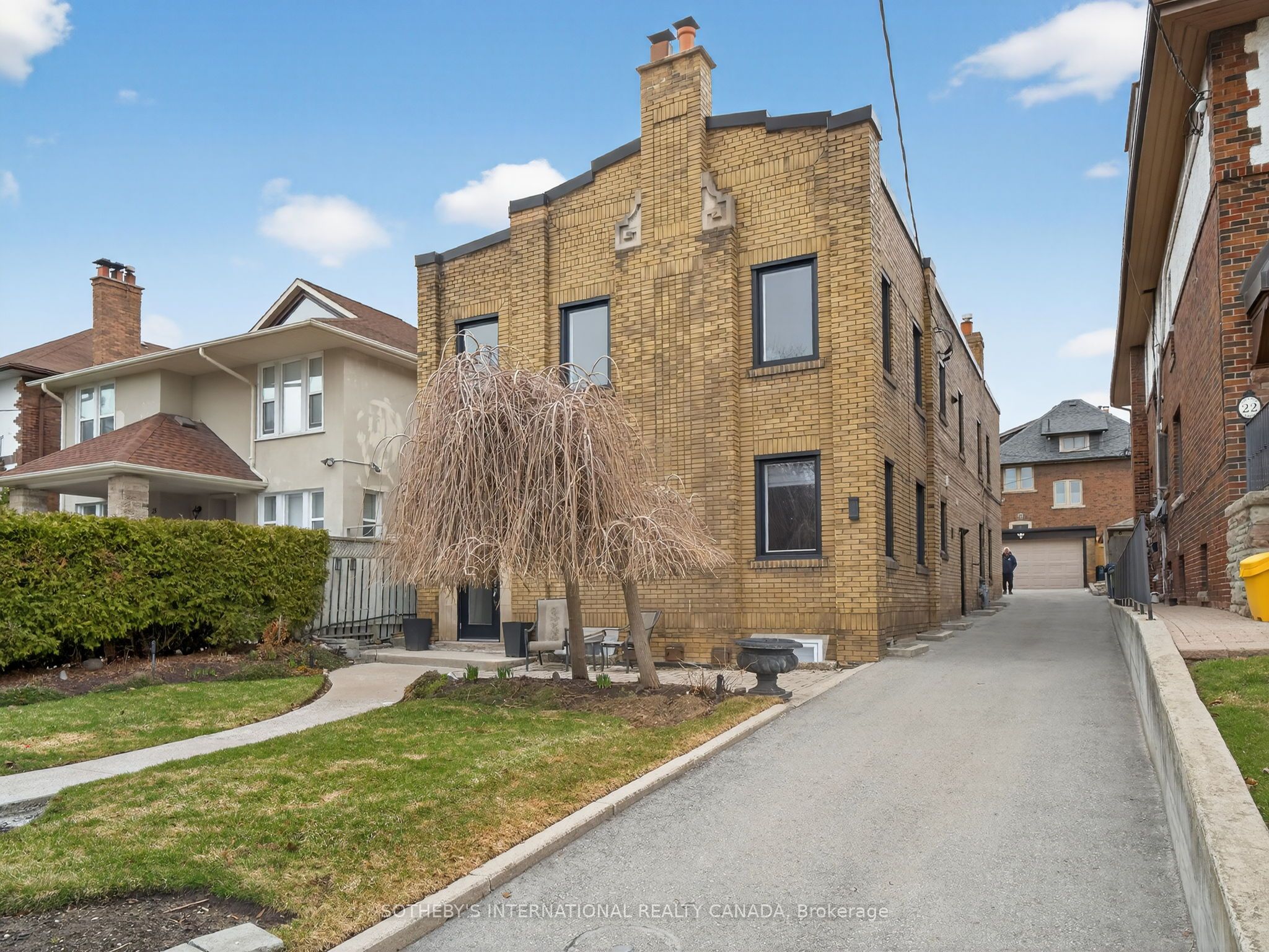 1B-24 College View Avenue, Toronto, ON, M5P 1J4
