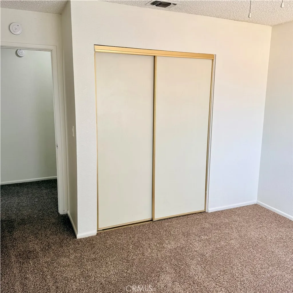 14595 Iroquois Rd, Apple Valley, CA 92307