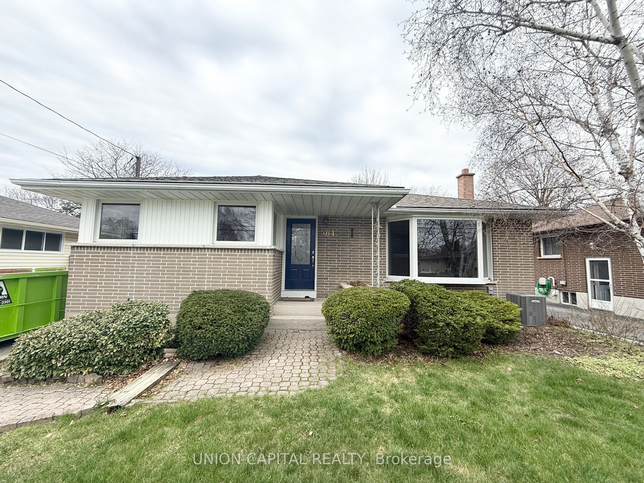 Main-564 Central Park Boulevard N, Oshawa, ON, L1G 6A4