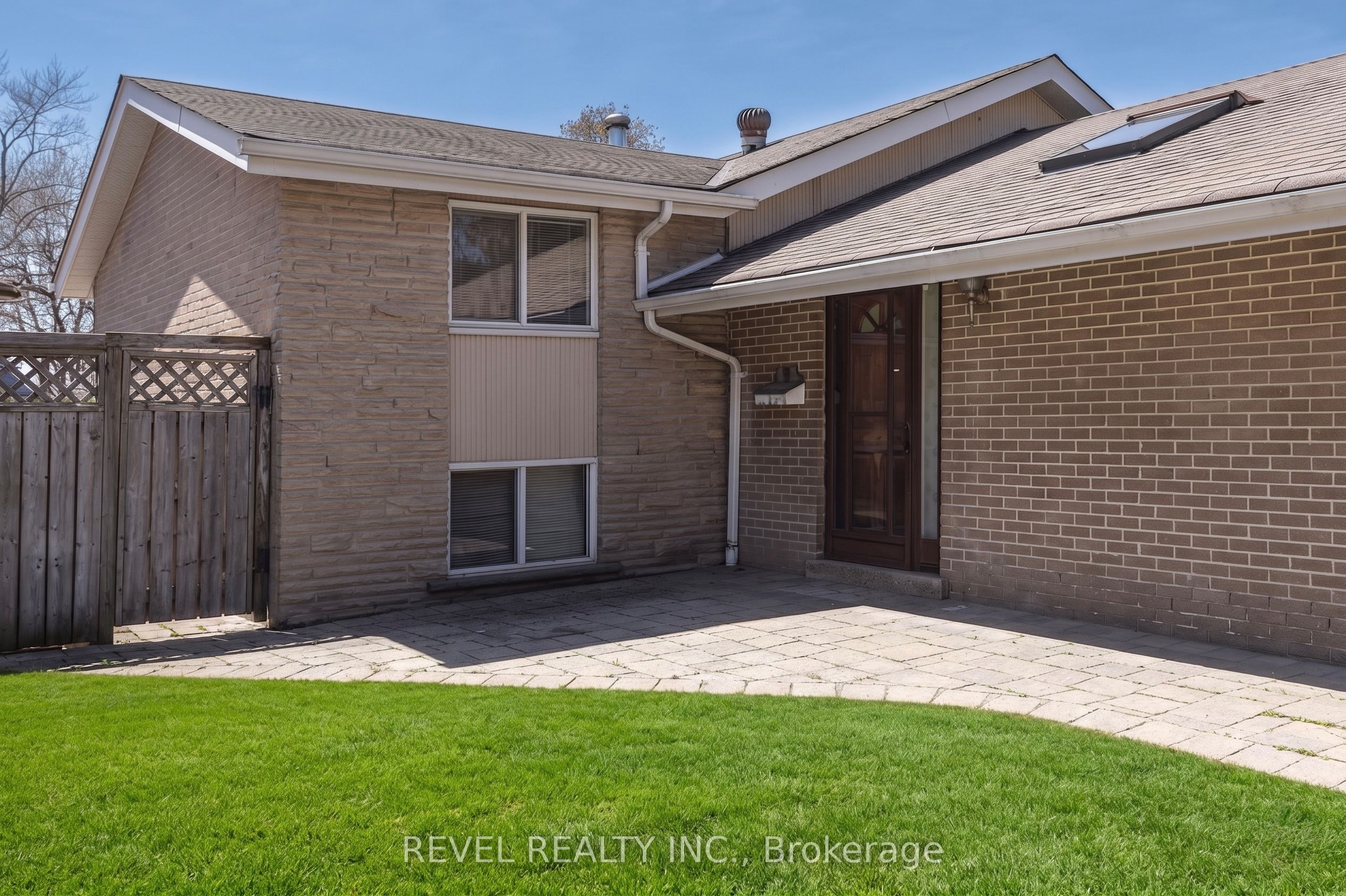 Additional image 2 of 4 Oakley Boulevard, Toronto, ON, M1P 3P2