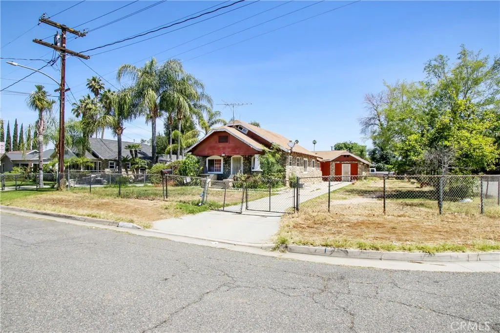 3463 Washington Street, Riverside, CA 92504