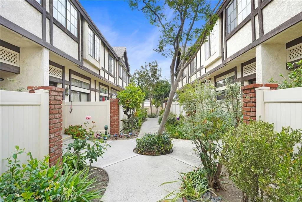 Additional image 5 of 20737 Roscoe Boulevard Unit 203, Winnetka, CA 91306