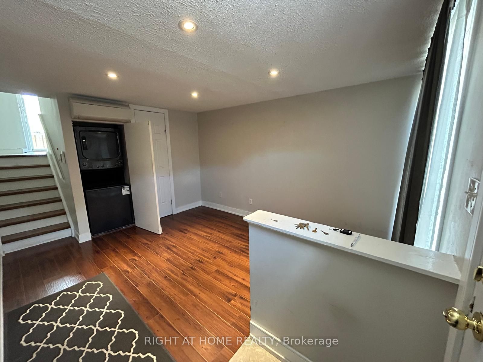 Additional image 3 of 2-1666 Queen Street E, Toronto, ON, M4L 1G3