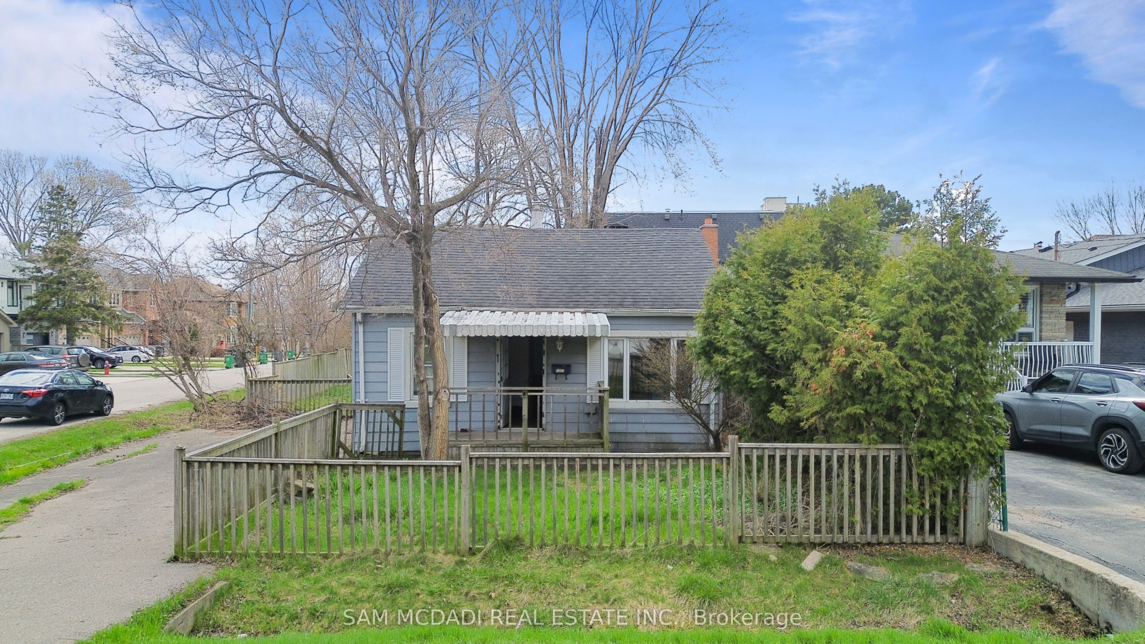 1062 West Avenue, Mississauga, ON, L5E 1W2