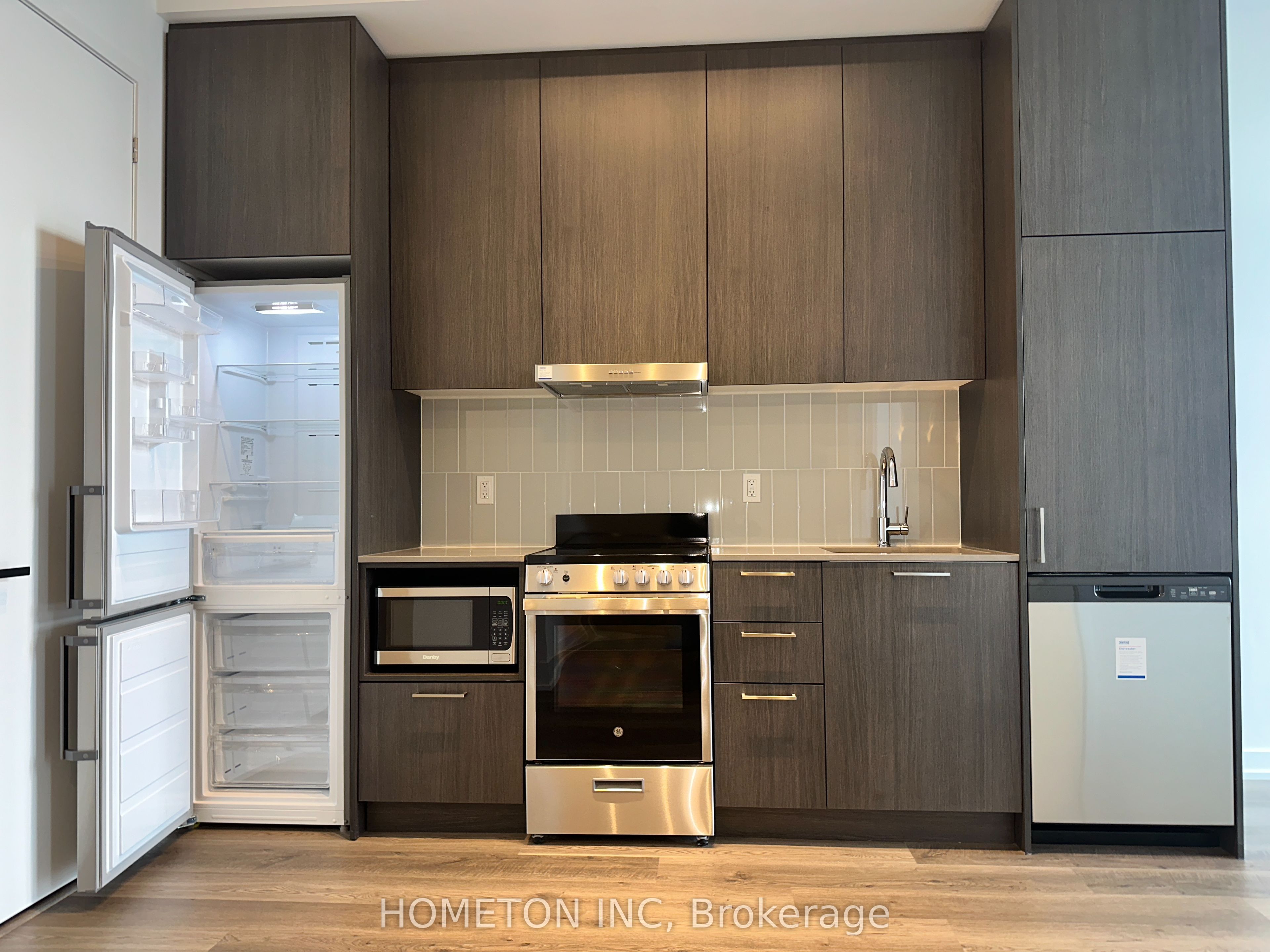 2110-195 Commerce Street, Vaughan, ON, L4K 0P9