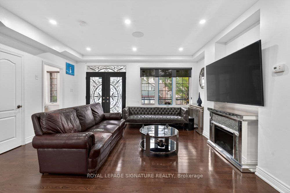 32 Cliffcrest Drive, Toronto, ON, M1M 2K2 photo 5