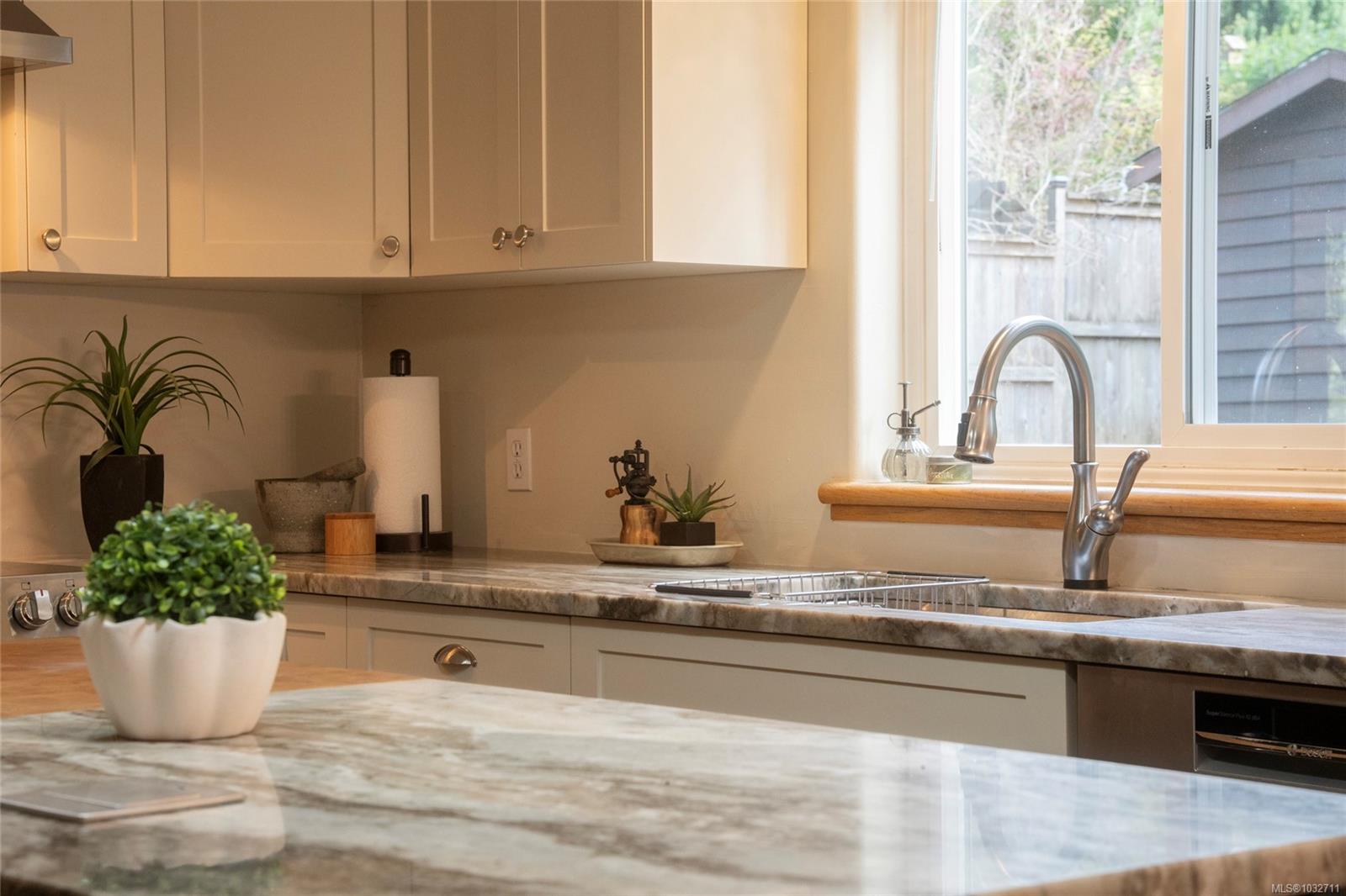 Additional image 4 of 1108 Viewtop Road, Duncan, BC, V9L 5S7