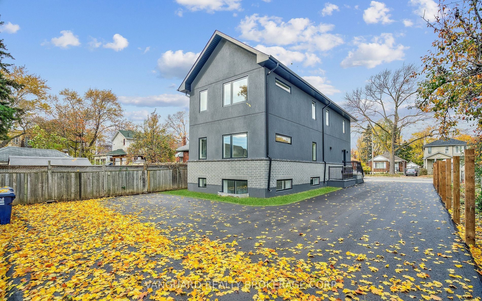 Additional image 3 of 1937 Lawrence Avenue W, Toronto, ON, M9N 1G8