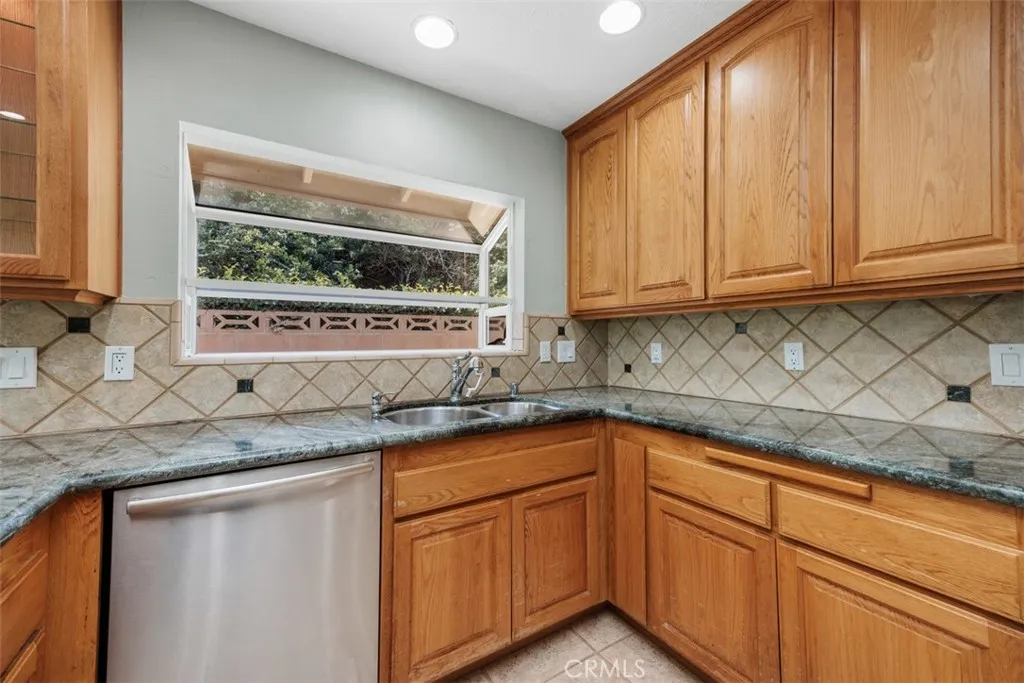 Additional image 10 of 1075 La Reina Dr, San Marcos, CA 92078