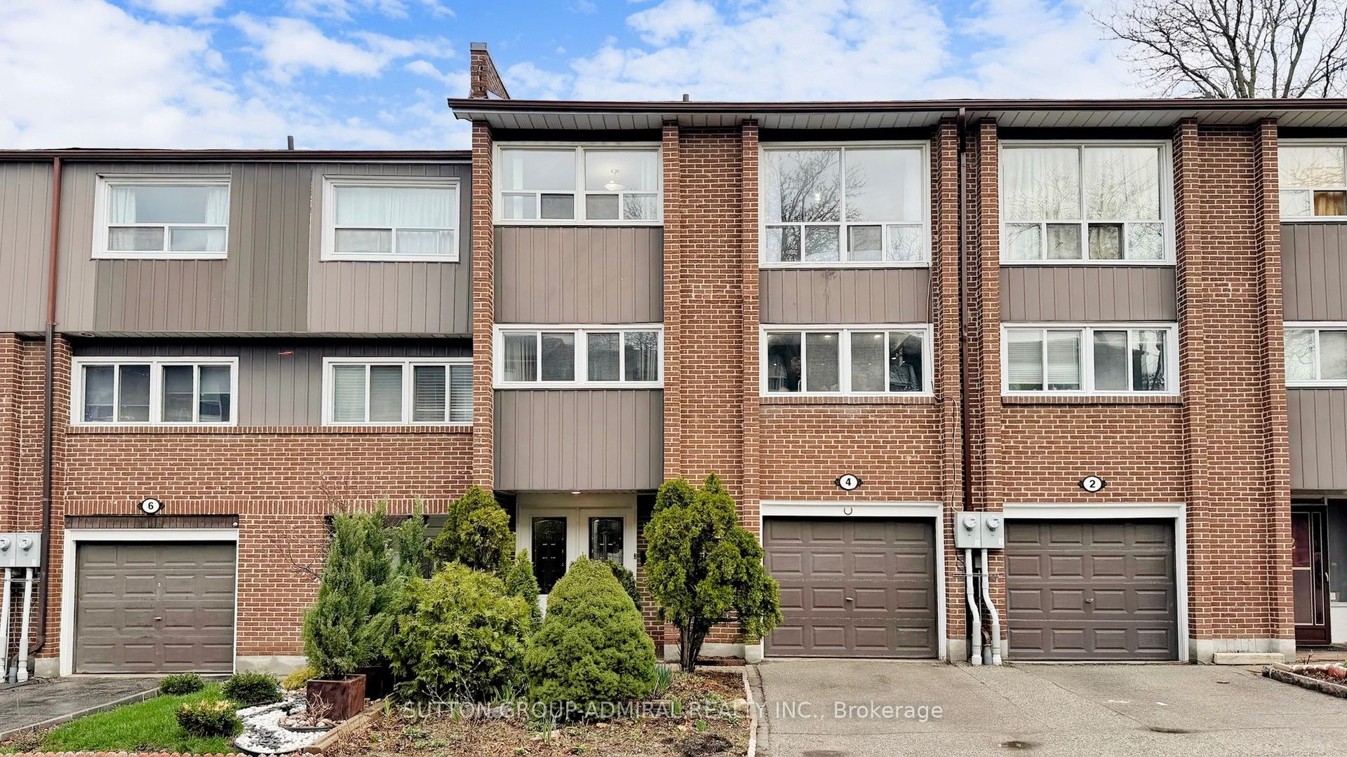 4 Dove Hawk Way, Toronto, ON, M2R 3M2