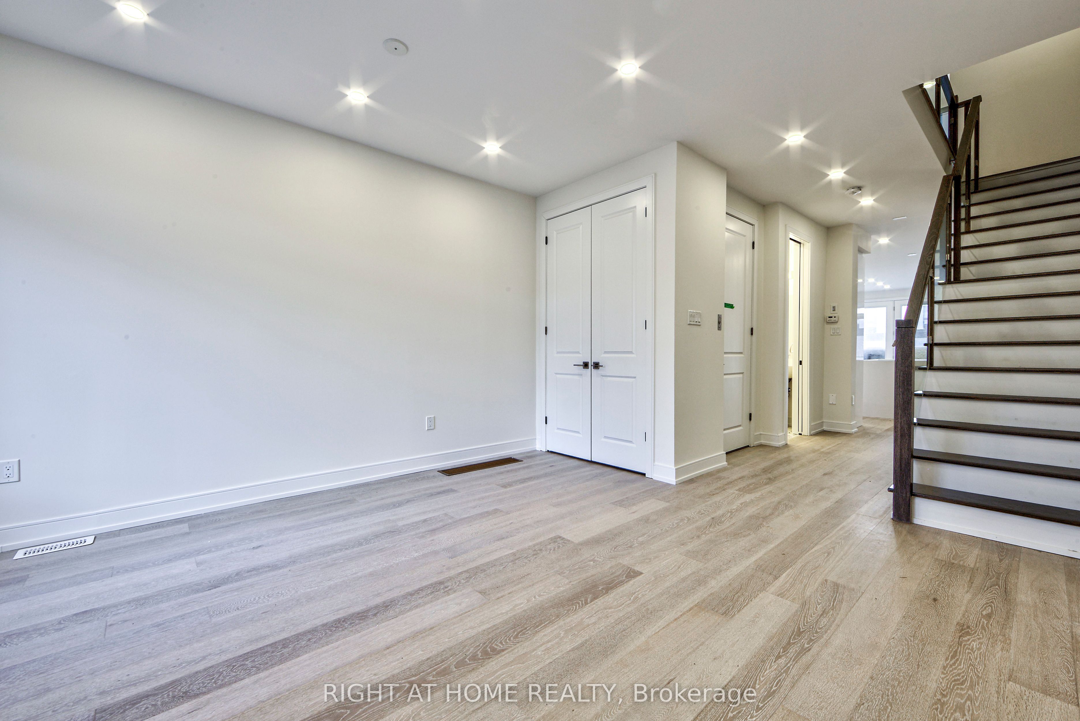 Additional image 4 of 198 Mcroberts Avenue, Toronto, ON, M6E 4P5