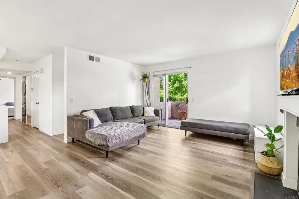 5070 Via Manos Unit B, Oceanside, CA 92057 photo 4