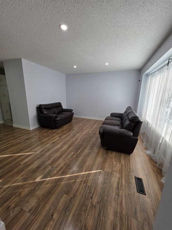 Additional image 4 of 192 Templevale Road NE, Calgary, AB, T1Y4W2
