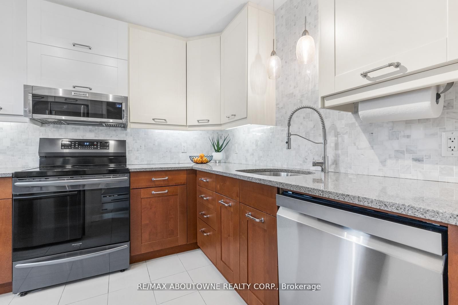 Additional image 5 of 71 Sarah Lane, Oakville, ON, L6L 3V2
