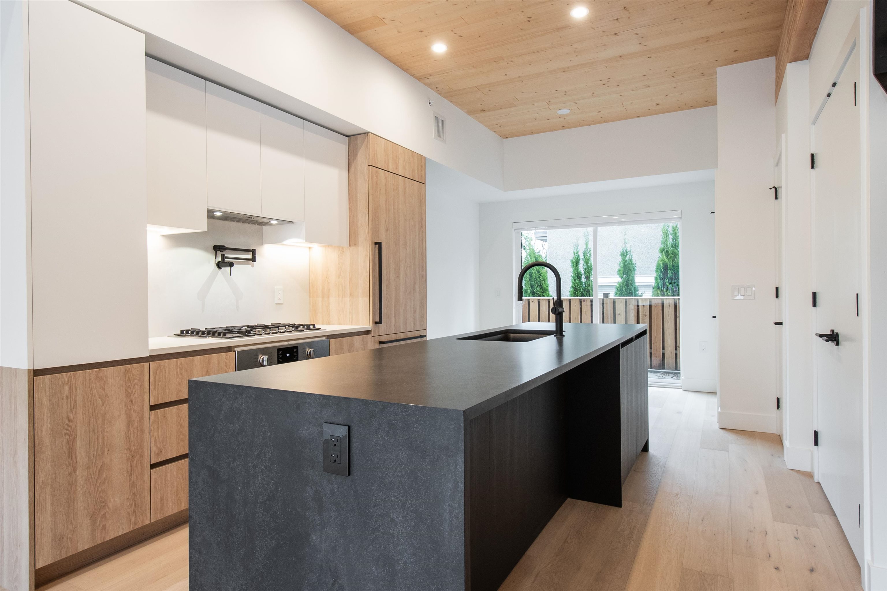Additional image 6 of 4170 Columbia Street, Vancouver, BC, V5Y 2J6