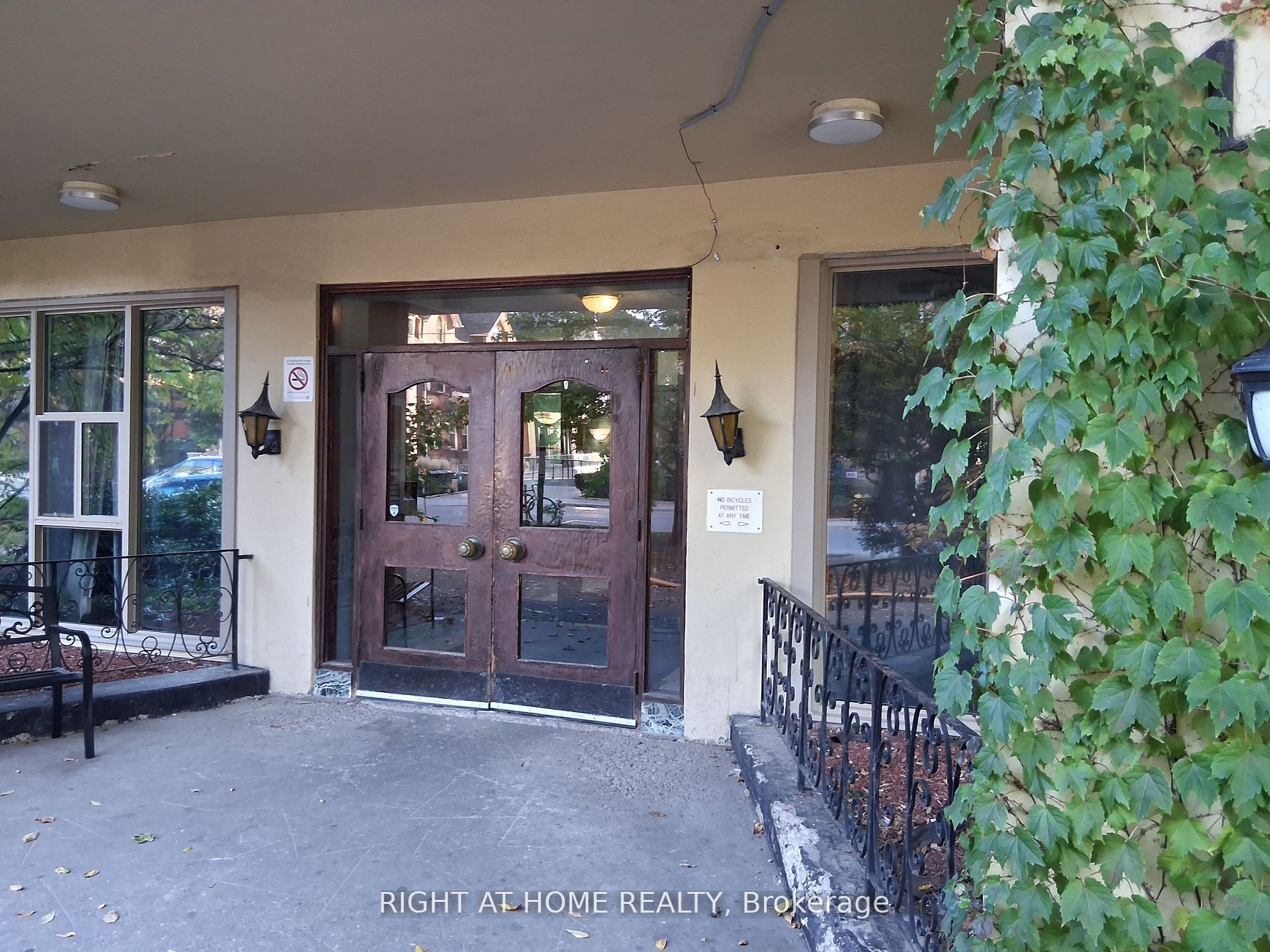 Additional image 2 of 1007-191 St George Street, Toronto, ON, M5R 2M6