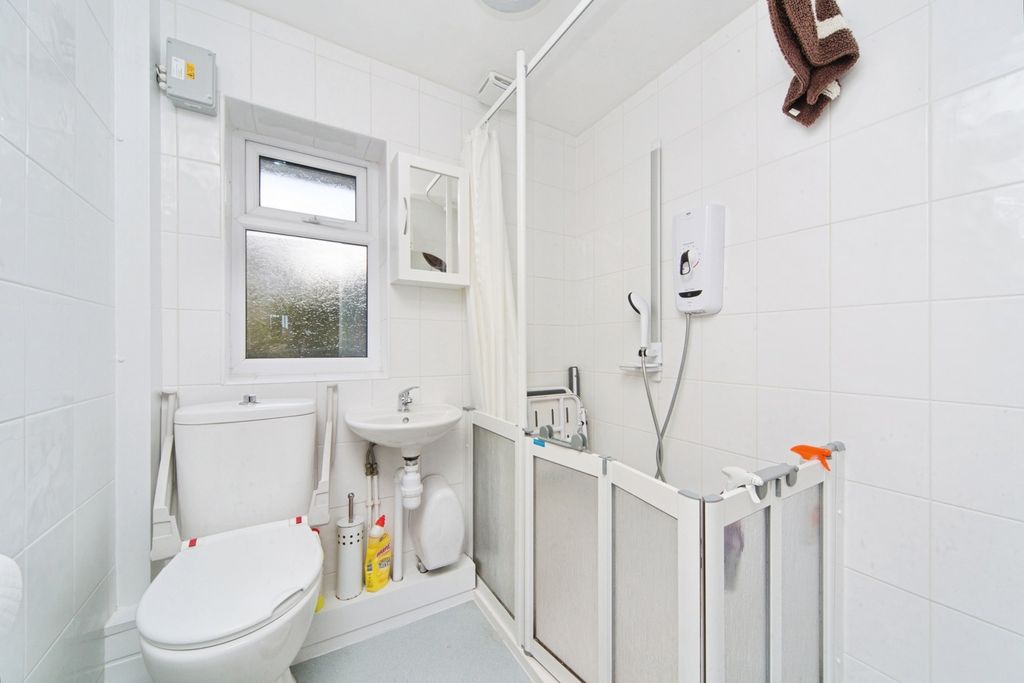 Additional image 8 of 2 bed flat for saleAled Court, Abergele LL22
