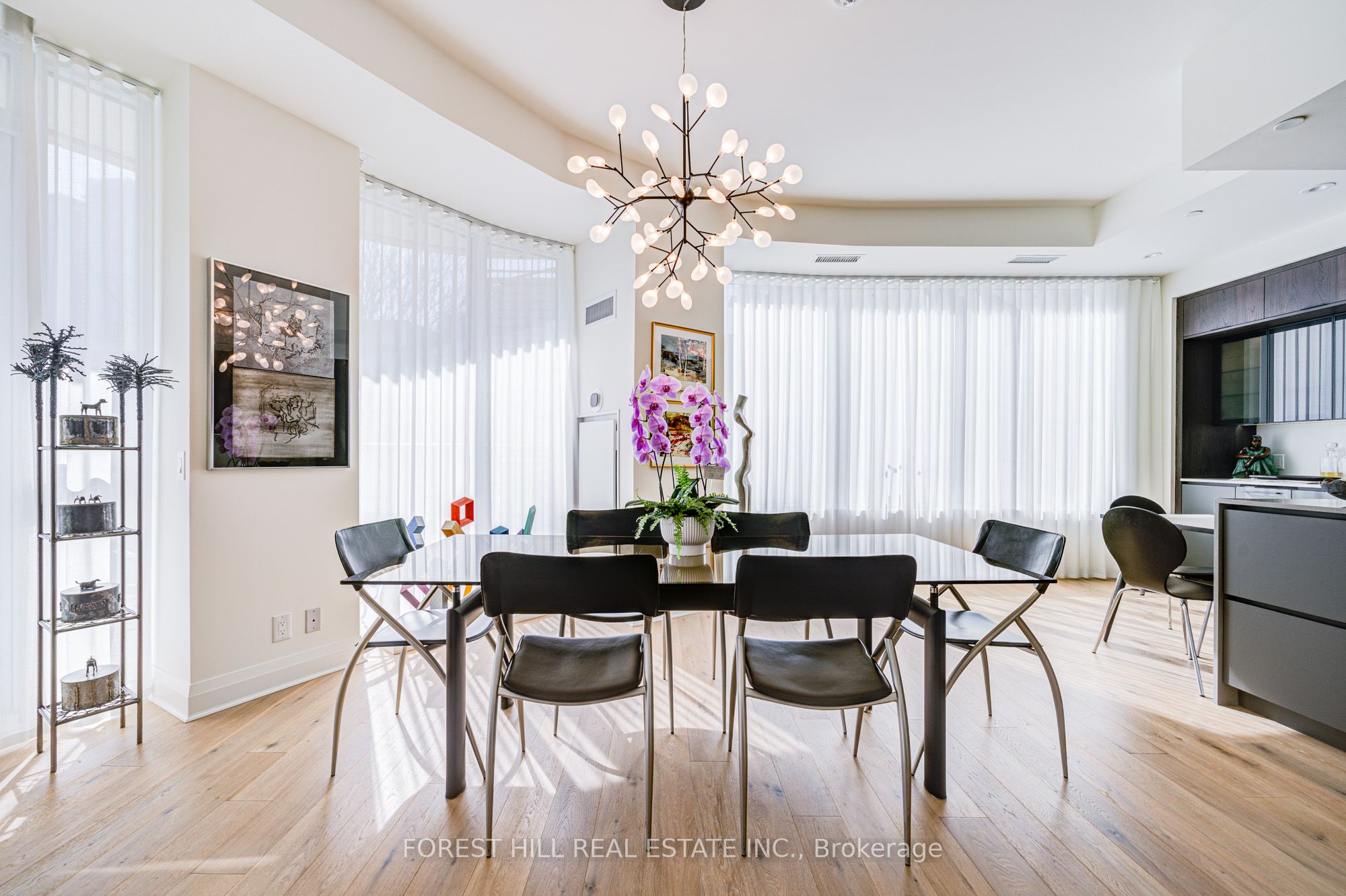 Additional image 2 of 204-151 Avenue Road, Toronto, ON, M5R 0B8