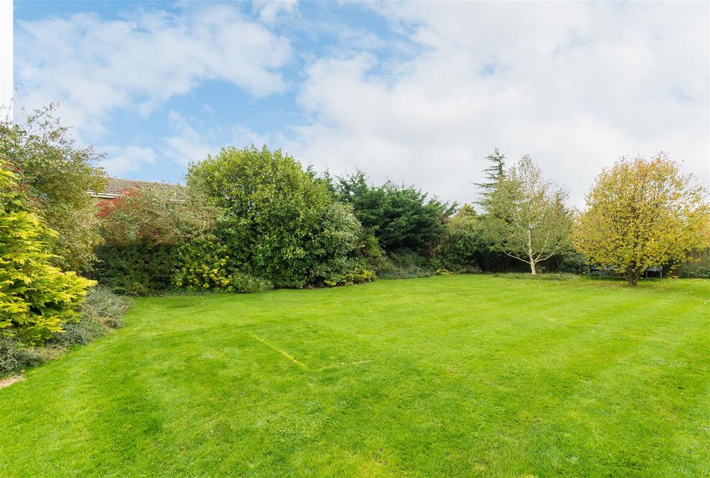 Additional image 3 of 5 bed detached house for saleThe Woodlands, Chesterton, Oxfordshire OX26