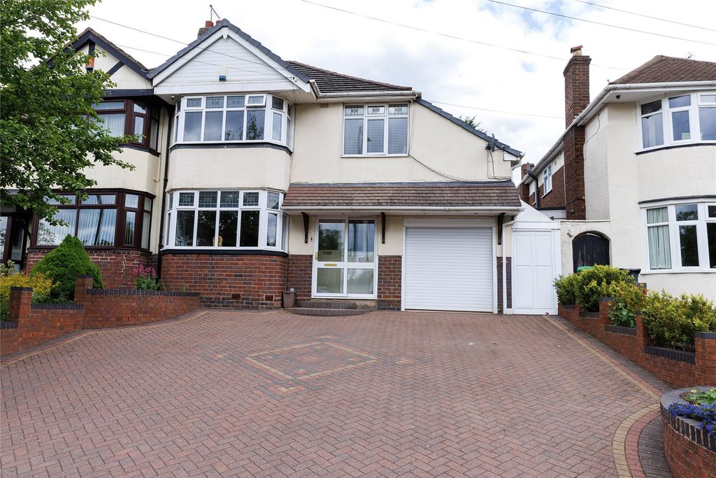 4 bed semi-detached house for saleWolverhampton Road, Oldbury, West Midlands B68