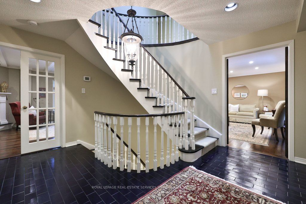 Additional image 3 of 1048 Veroli Court, Mississauga, ON, L5H 4B9