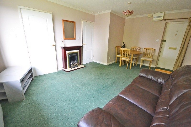 1 bed flat for saleSoane Close, Rogerstone NP10 photo 2