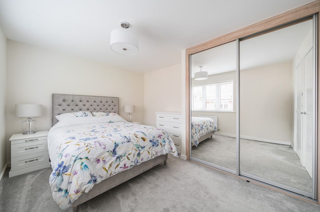 Additional image 4 of 5 bed detached house for saleWalton Close, Alton, Hampshire GU34