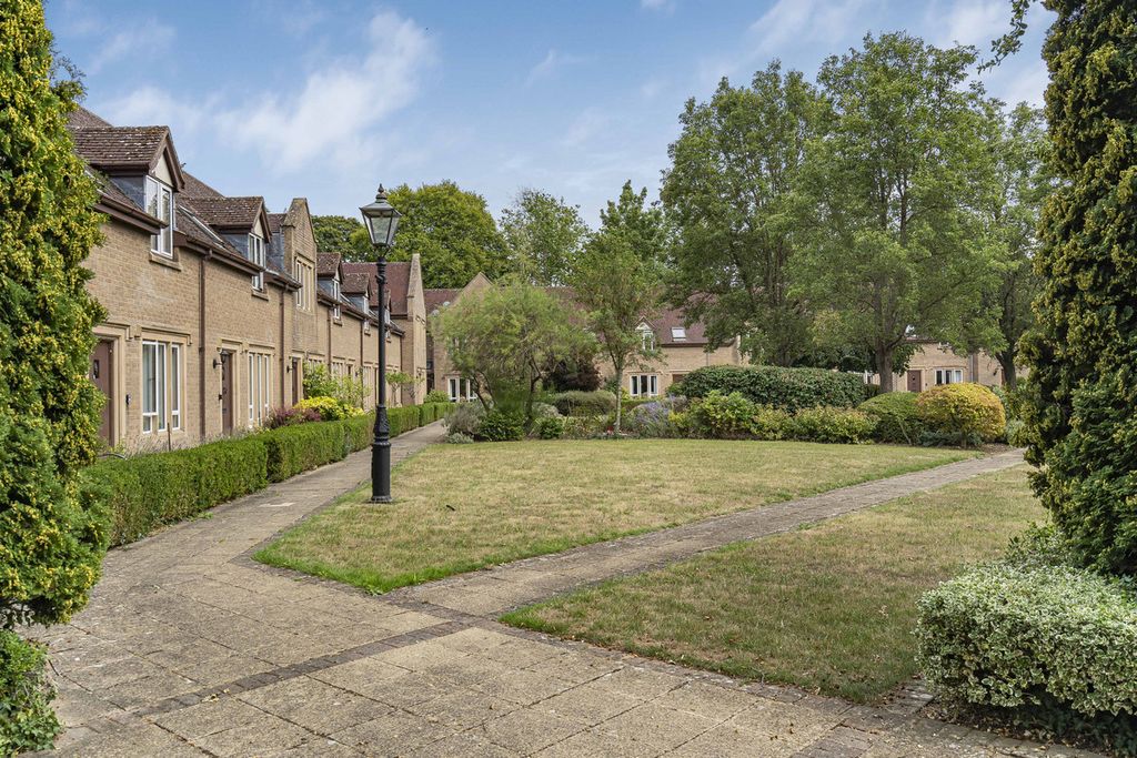 Additional image 3 of 2 bed flat for saleKings End, Bicester OX26