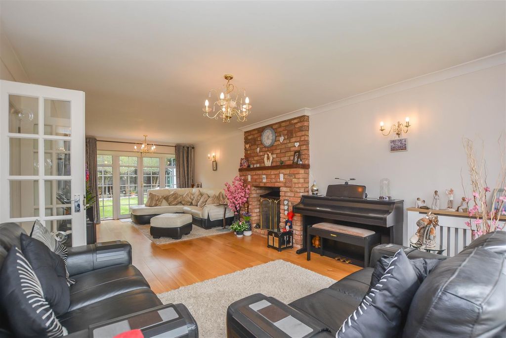 Additional image 2 of 4 bed detached house for salePlovers Barron, Wyatts Green, Brentwood CM15