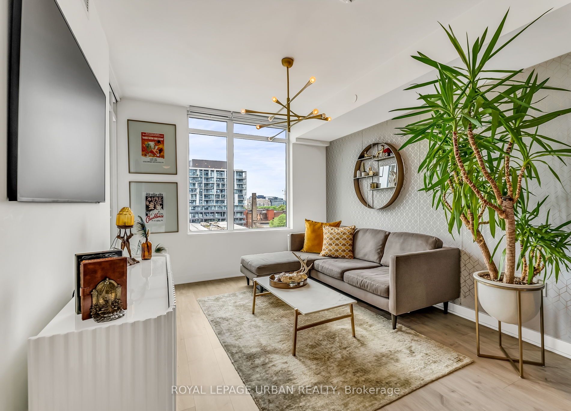 611-27 Bathurst Street, Toronto, ON, M5V 0R1