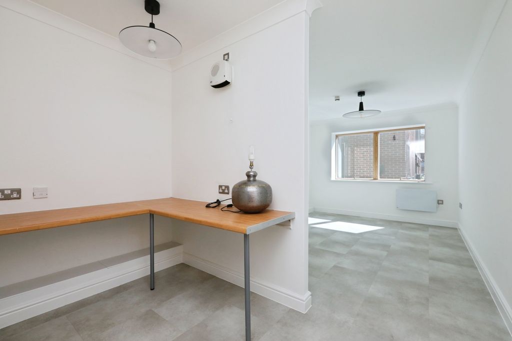 Additional image 10 of 1 bed flat for saleCamlough Walk, Chesterfield, Derbyshire S41