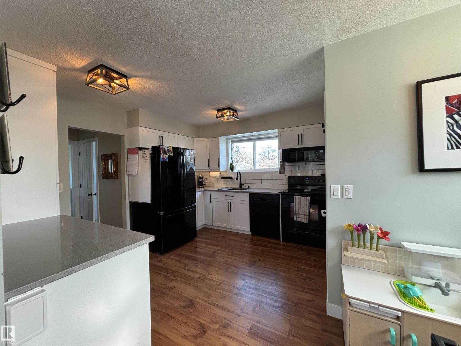 Additional image 4 of 21 Elizabeth Drive, Fort Saskatchewan, AB, T8L2M4