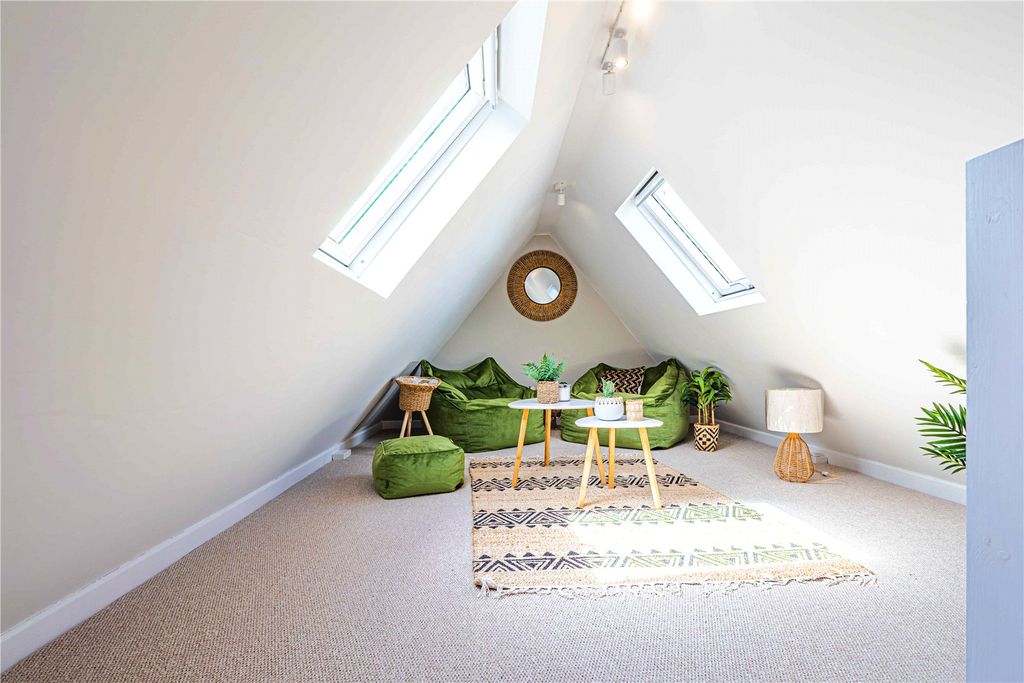 Additional image 19 of 5 bed detached house for saleCastle Gateway, Berkhamsted, Hertfordshire HP4