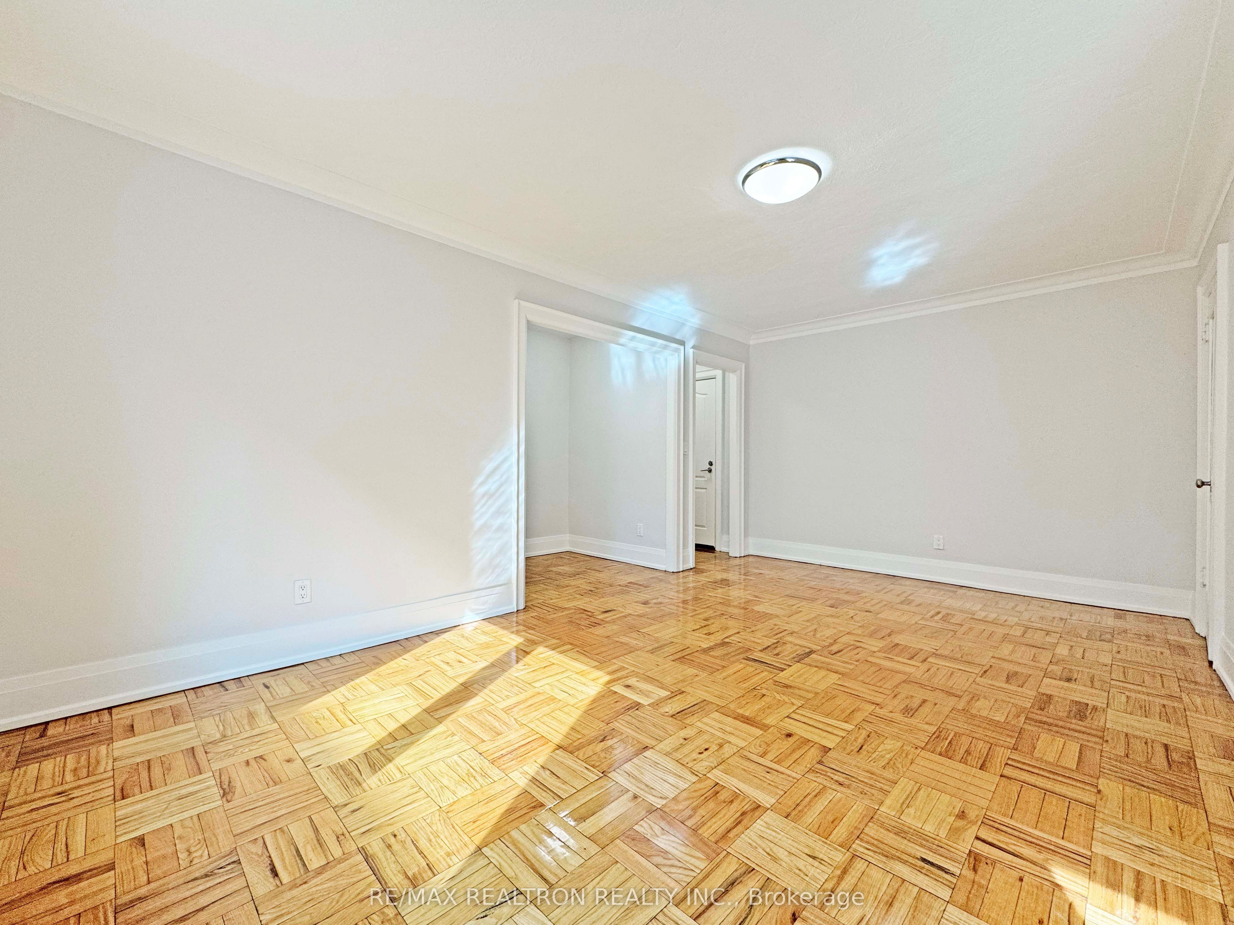 Additional image 2 of 525-398 Avenue Road, Toronto, ON, M4V 2H4