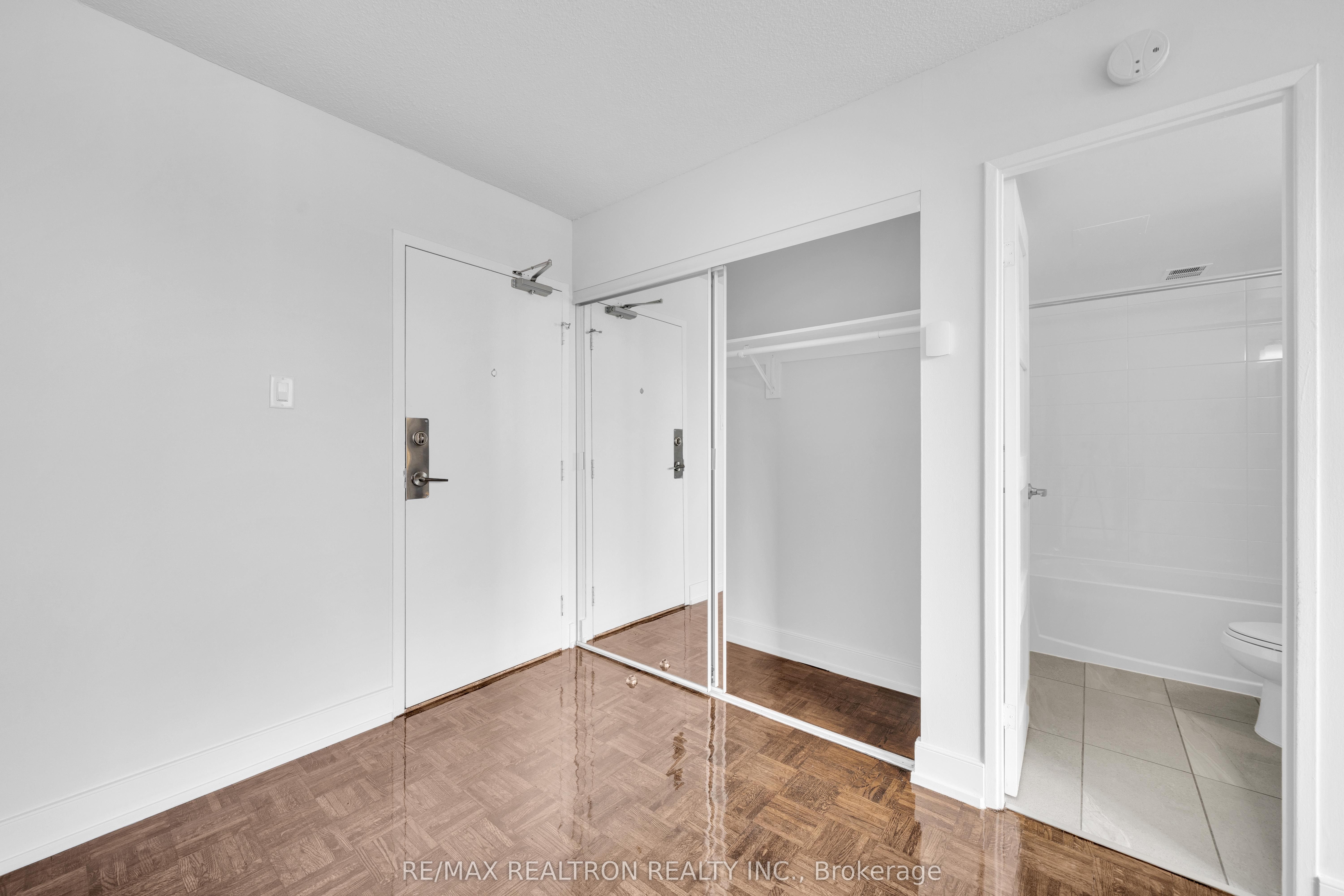 Additional image 3 of 2505-33 Isabella Street, Toronto, ON, M4Y 2P7