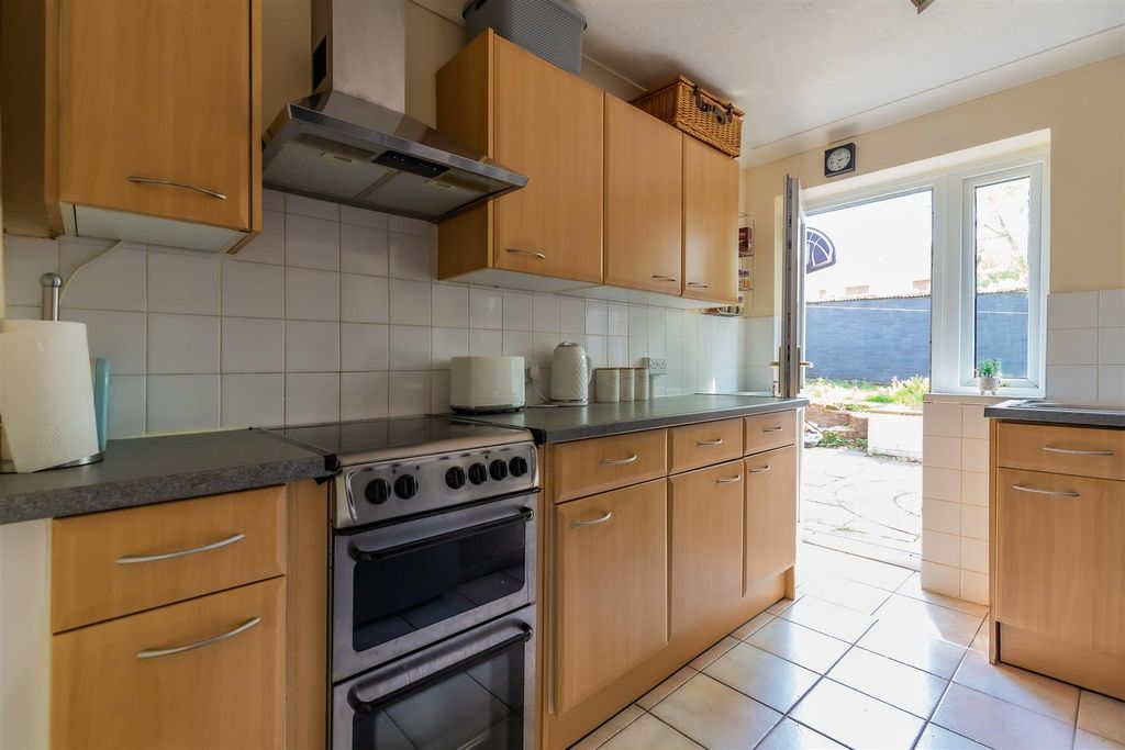 Additional image 4 of 3 bed maisonette for saleGwynant Crescent, Lakeside, Cardiff CF23