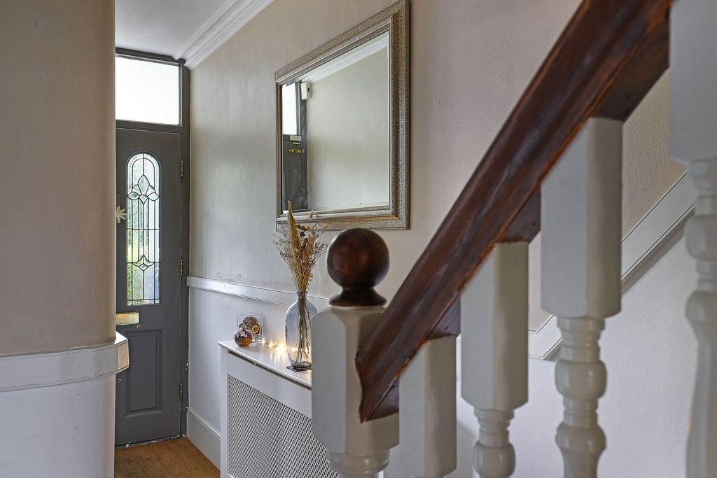 Additional image 11 of 4 bed semi-detached house for saleHills Road, Buckhurst Hill IG9