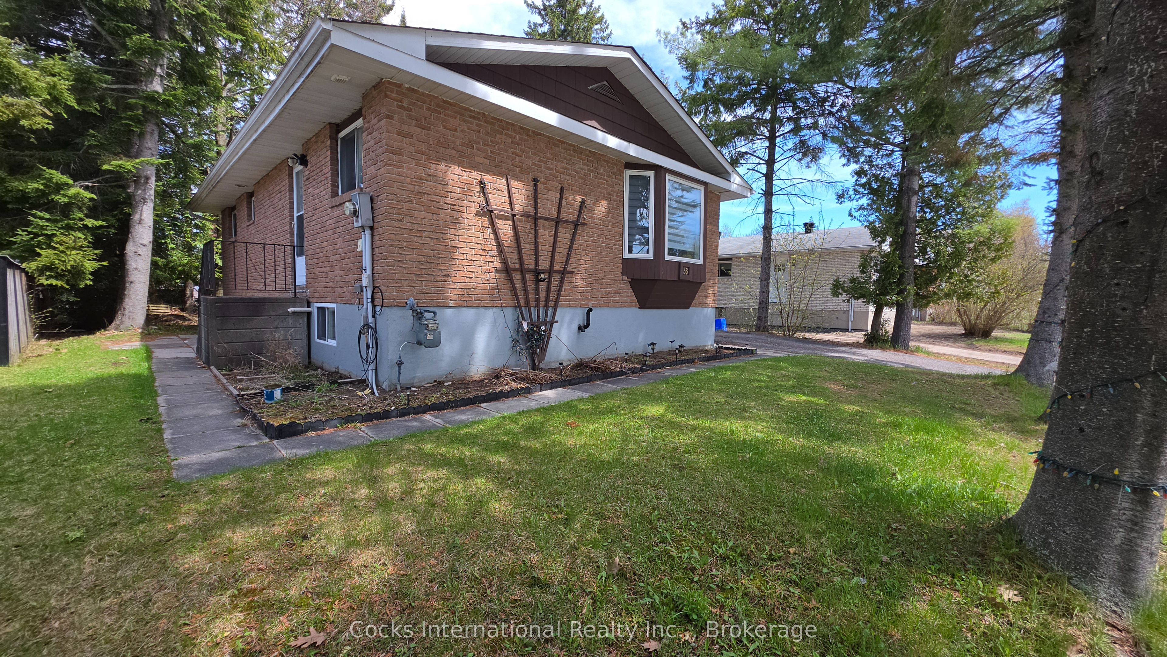 Additional image 2 of 36 Susan Street W, Huntsville, ON, P1H 1X2