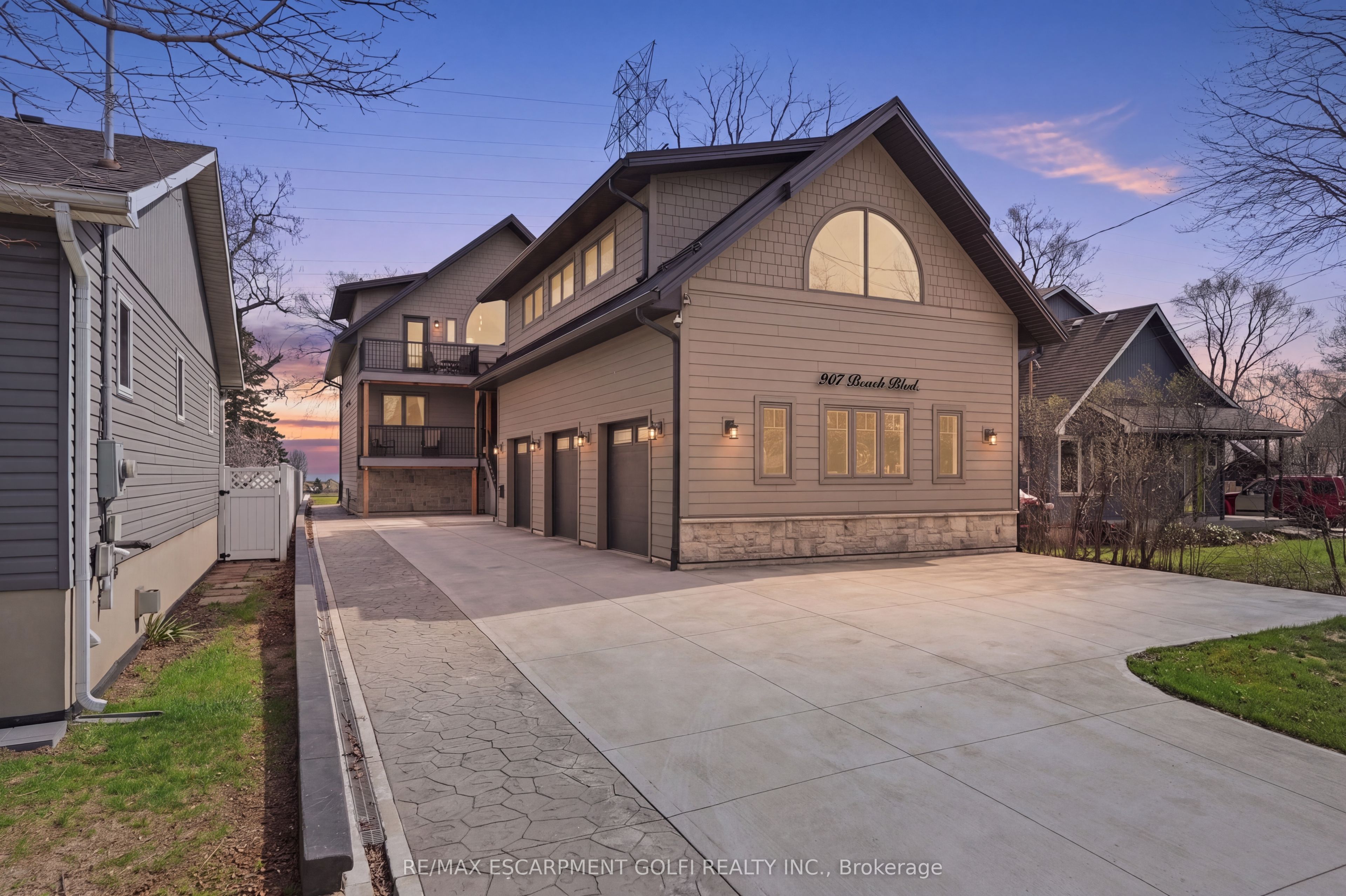 207 Beach Boulevard, Hamilton, ON, L8H 6V8 photo 2