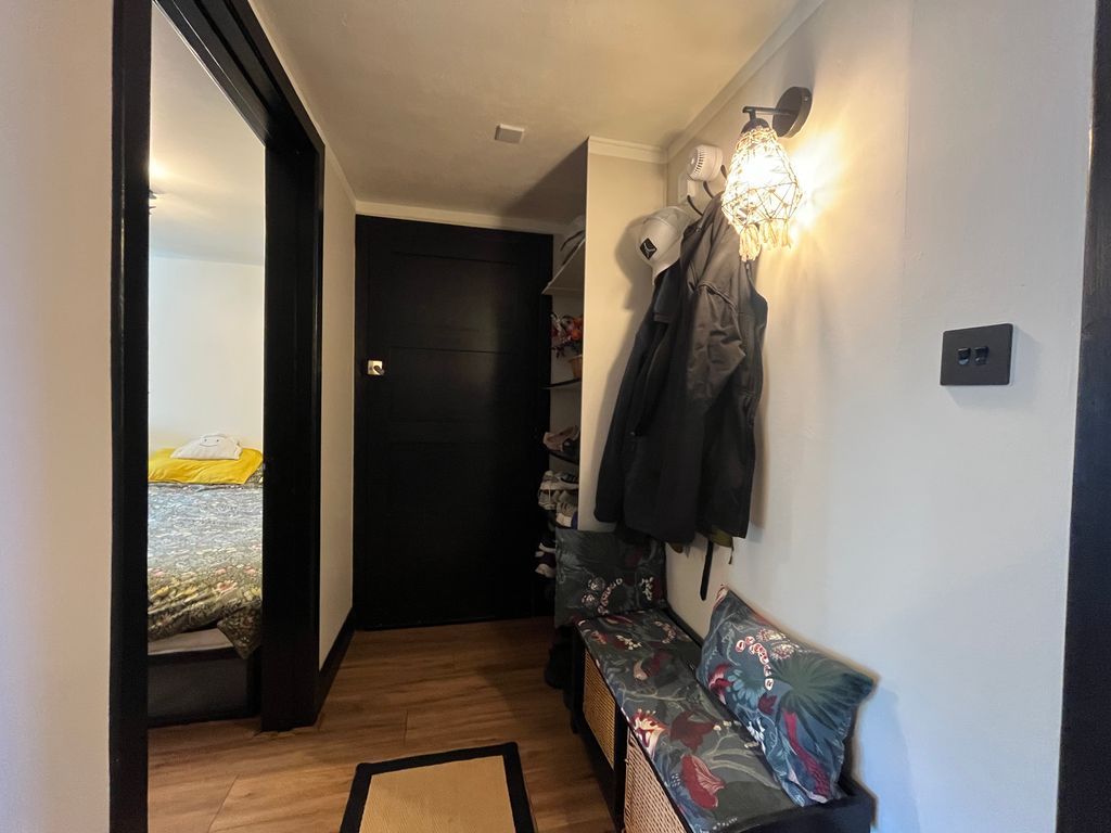 1 bed flat for saleTrinity Court, Dingwall IV15 photo 2