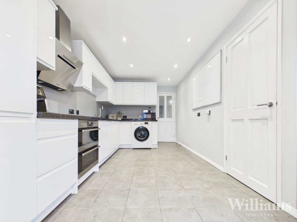 Additional image 4 of 3 bed flat for saleHannon Road, Aylesbury HP21