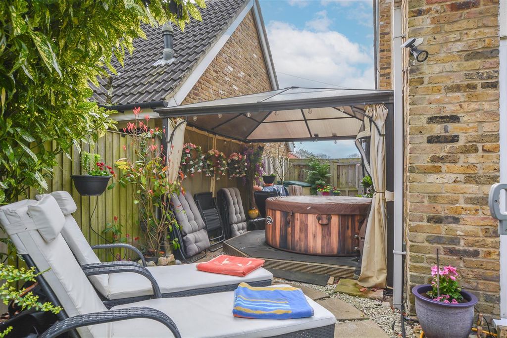 Additional image 25 of 4 bed detached house for salePlovers Barron, Wyatts Green, Brentwood CM15