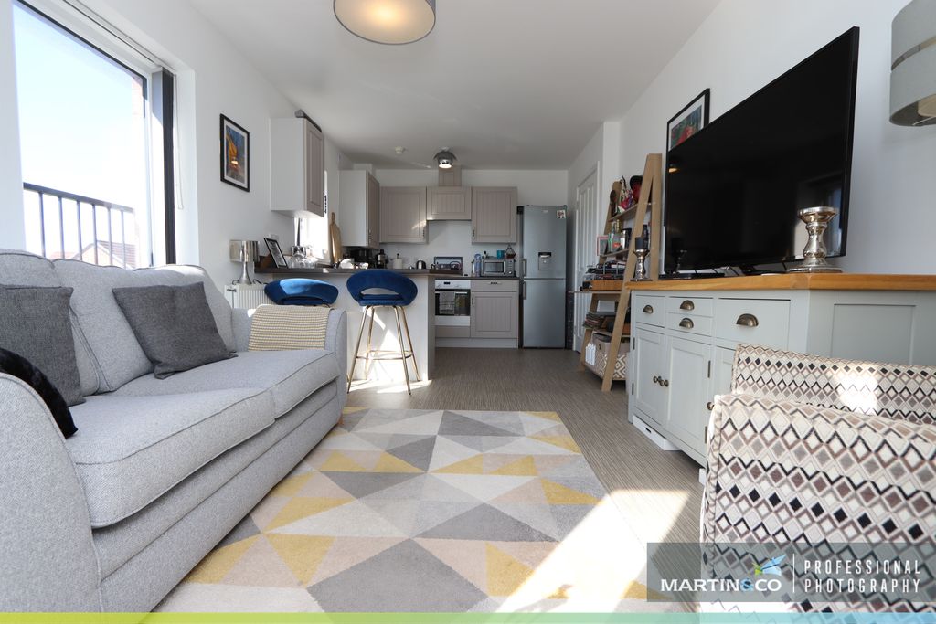 Additional image 6 of 2 bed flat for saleChurch Road, St Edeyrns CF3
