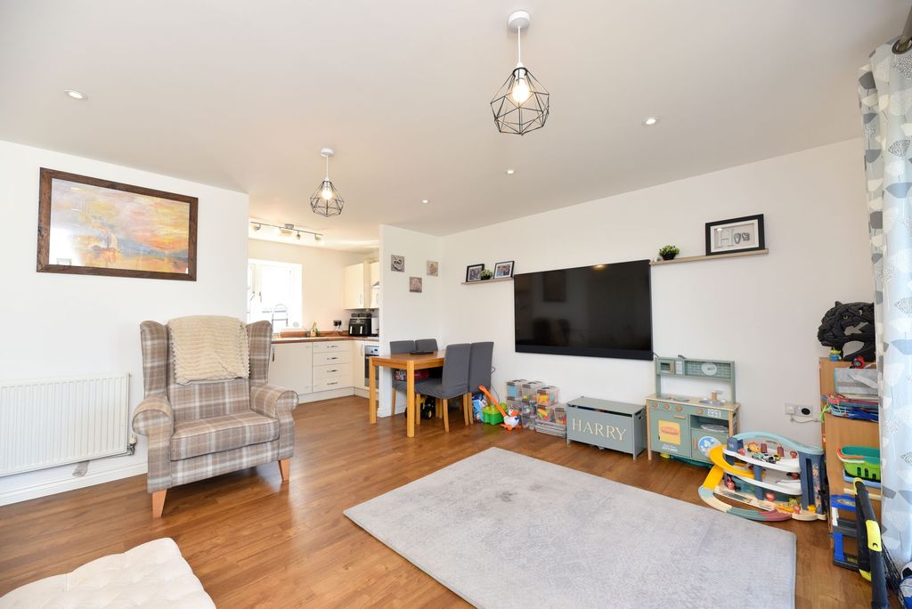 Additional image 4 of 2 bed flat for saleVenus Avenue, Biggleswade SG18