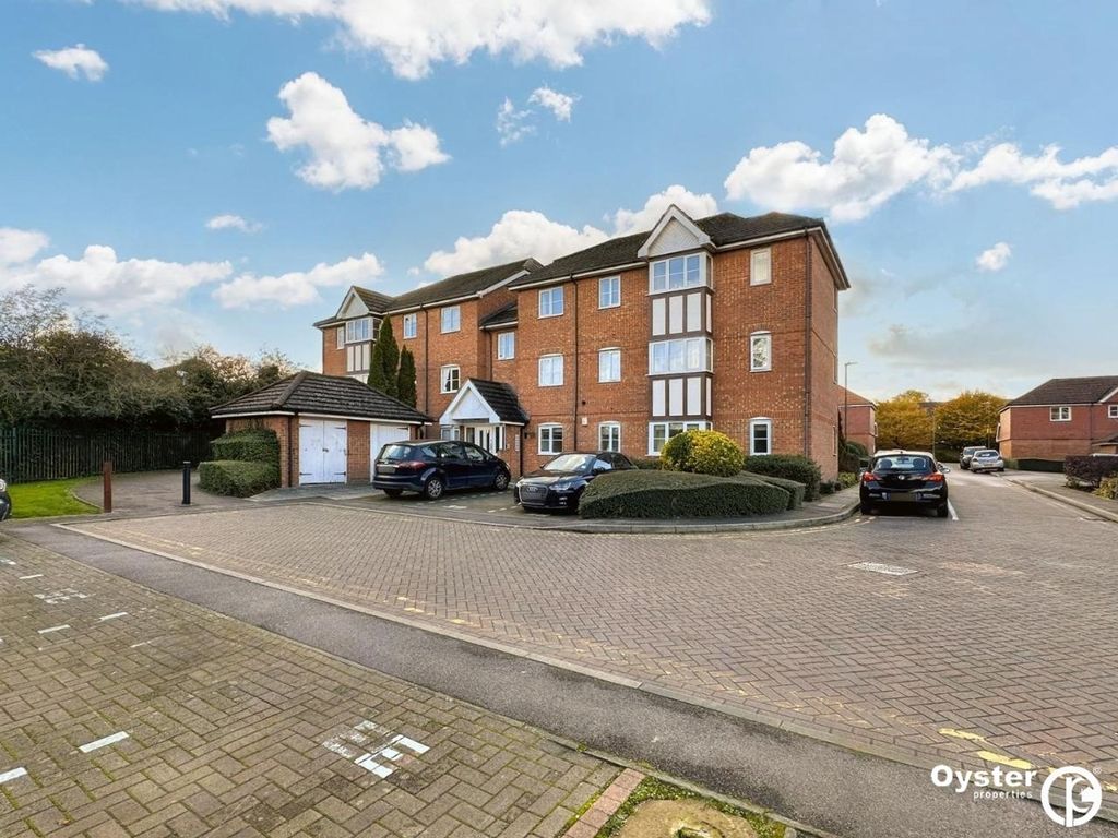 2 bed flat for saleOttawa Court, Broxbourne EN10