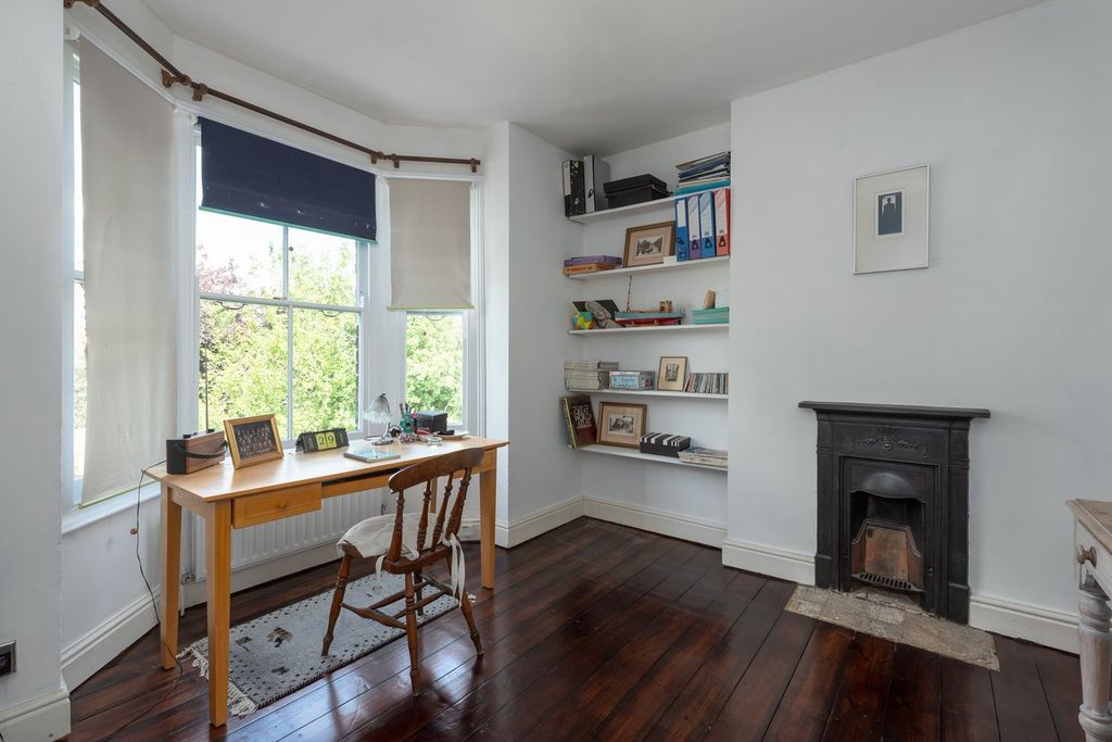 Additional image 16 of 5 bed detached house for saleBeverley Crescent, Bedford, Bedfordshire MK40