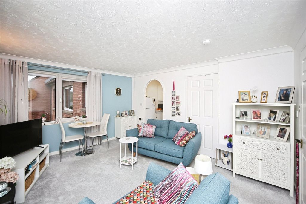 1 bed flat for saleMalin Court, Alcester B49