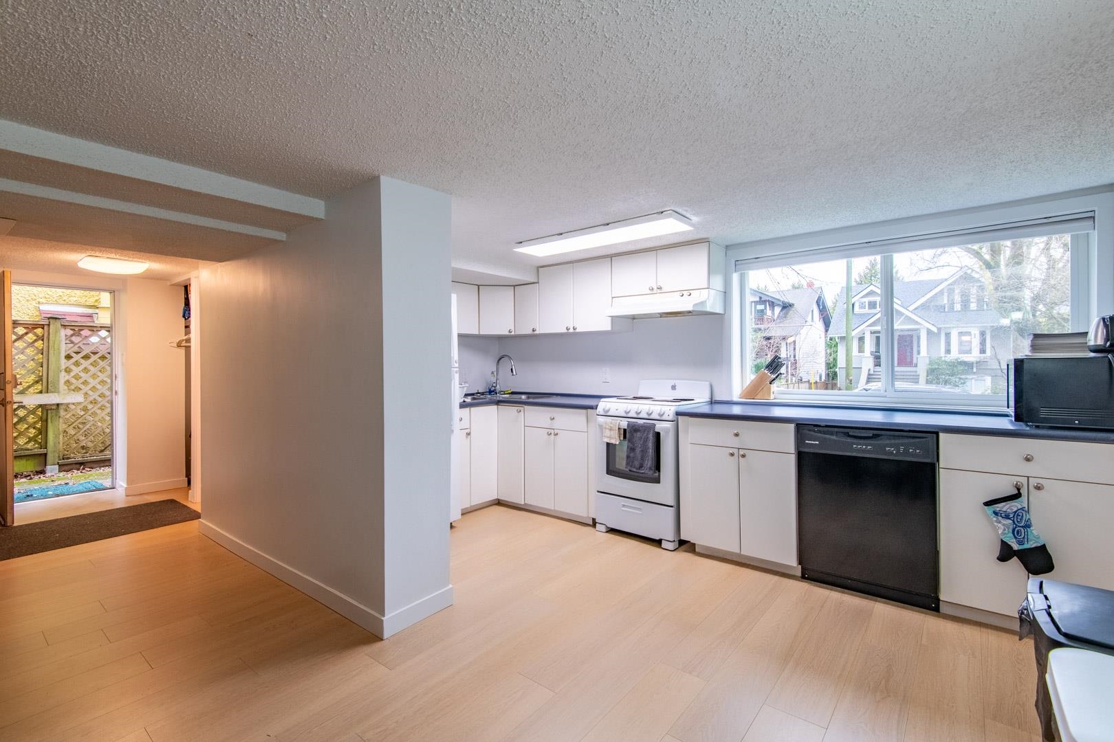 Additional image 3 of 3315 6th Avenue W, Vancouver, BC, V6R 1T2